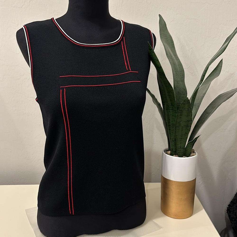 Carducci Knit Sleeveless Shell Black with red and white accent. Size Large.